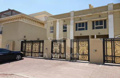 Villa - 4 Bedrooms - 6 Bathrooms for sale in Al Nahyan - Abu Dhabi