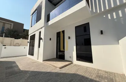 Villa - 6 Bedrooms - 6 Bathrooms for rent in Jumeirah 1 Villas - Jumeirah 1 - Jumeirah - Dubai