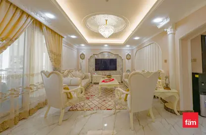 Apartment - 3 Bedrooms - 3 Bathrooms for sale in Mazaya 1 - Queue Point - Dubai Land - Dubai