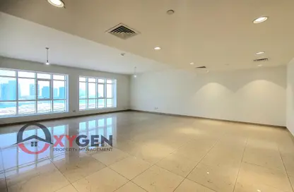 Empty Room image for: Apartment - 4 Bedrooms - 5 Bathrooms for rent in Mina Tower - Mina Road - Tourist Club Area - Abu Dhabi, Image 1