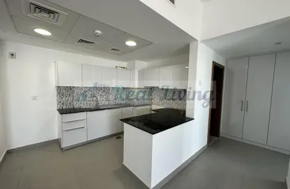 صورة لـ مطبخ شقة - غرفة نوم - 2 حمامات للايجار في بناية سي 10 - نجمة أبوظبي - جزيرة الريم - أبوظبي ، صورة رقم 1