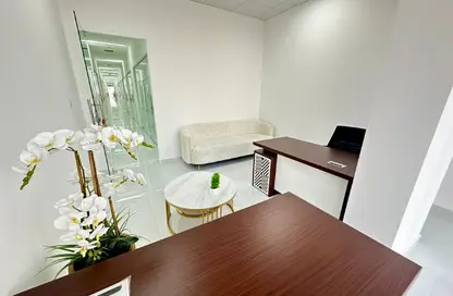 Office Space - Studio - 1 Bathroom for rent in Red Avenue - Al Garhoud - Dubai