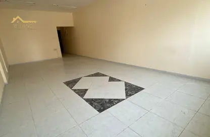 شقة - 2 غرف نوم - 2 حمامات للايجار في برج الكورنيش - طريق كورنيش عجمان - عجمان