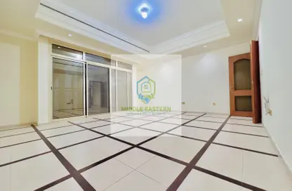 Empty Room image for: Apartment - 4 Bedrooms - 5 Bathrooms for rent in Delma Street - Al Mushrif - Abu Dhabi, Image 1