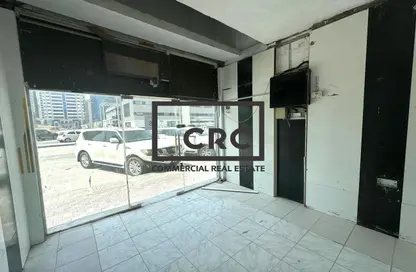 Retail - Studio for rent in Hamdan Street - Abu Dhabi