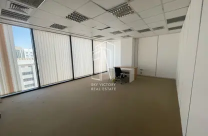 Office Space - Studio - 2 Bathrooms for rent in Hamdan Street - Abu Dhabi
