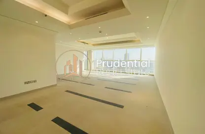 Apartment - 4 Bedrooms - 5 Bathrooms for rent in Wave tower - Corniche Road - Abu Dhabi