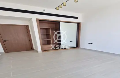 شقة - غرفة نوم - 2 حمامات للايجار في بن غاطي أزور - قرية الجميرا سركل - دبي