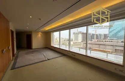 طابق كامل - استوديو - 2 حمامات للايجار في فندق فيرمونت - شارع الشيخ زايد - دبي