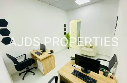 Office Space - Studio - 1 Bathroom for rent in Red Avenue - Al Garhoud - Dubai