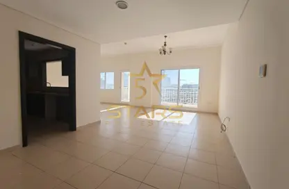 Apartment - 3 Bedrooms - 3 Bathrooms for rent in Mazaya 30 - Queue Point - Liwan - Dubai Land - Dubai