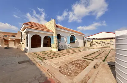 فيلا - 3 غرف نوم - 3 حمامات للايجار في حي المعاهد - المطارد - العين