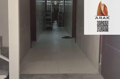 سكن عمال - استوديو - 8 حمامات للايجار في المنطقة الصناعية رقم 10 - المنطقة الصناعية بالشارقة - الشارقة