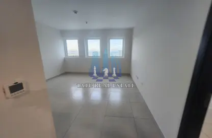 شقة - غرفة نوم - 2 حمامات للايجار في مبنى مزون - شاطئ الراحة - أبوظبي