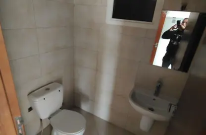 شقة - غرفة نوم - 2 حمامات للايجار في مبنى مويلح - مويلح - الشارقة