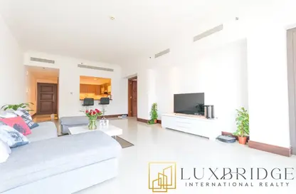 Living Room image for: Apartment - 1 Bedroom - 2 Bathrooms for rent in Golden Mile 6 - Golden Mile - Palm Jumeirah - Dubai, Image 1