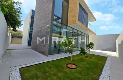 Villa - 5 Bedrooms - 7 Bathrooms for rent in Jumeirah 1 Villas - Jumeirah 1 - Jumeirah - Dubai