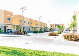 Townhouse - 2 bedrooms - 2 bathrooms for rent in Manazel Al Reef 2 - Al Samha - Abu Dhabi