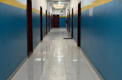 سكن عمال - استوديو - 8 حمامات للايجار في مصفح - أبوظبي