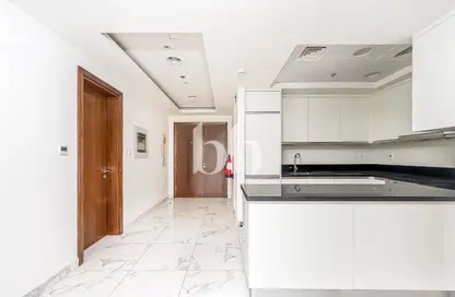 شقة - 2 غرف نوم - 3 حمامات للايجار في آمنة - مدينة الحبتور - الخليج التجاري - دبي