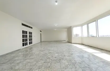 Apartment - 4 Bedrooms - 5 Bathrooms for rent in Al Ahlia tower - Al Khalidiya - Abu Dhabi