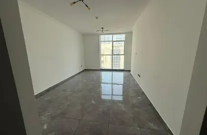 شقة - 3 غرف نوم - 4 حمامات للايجار في شارع جمال عبد الناصر - المجاز - الشارقة