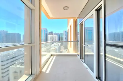 شقة - 2 غرف نوم - 3 حمامات للايجار في يونايتد سكوير - الخالدية - أبوظبي