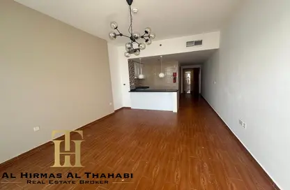 شقة - 1 حمام للايجار في مساكن الجوهرة - مثلث قرية الجميرا - دبي