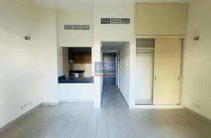 Apartment - Studio - 1 Bathroom for rent in The Centre Residence - Al Muraqqabat - Deira - Dubai