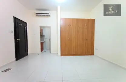 صورة لـ غرفة- غرفة النوم شقة - 1 حمام للايجار في 24 فلل محمد - مدينة محمد بن زايد - أبوظبي ، صورة رقم 1