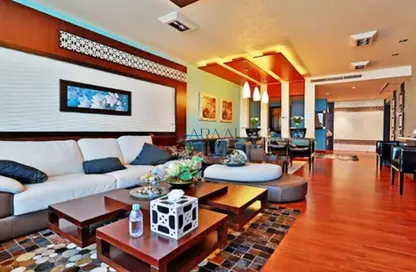 Living Room image for: Apartment - 2 Bedrooms - 4 Bathrooms for sale in Sky Tower - Shams Abu Dhabi - Al Reem Island - Abu Dhabi, Image 1