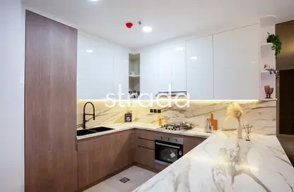 صورة لـ مطبخ شقة - 2 غرف نوم - 2 حمامات للبيع في 555 بارك ڤيوز - مثلث قرية الجميرا - دبي ، صورة رقم 1