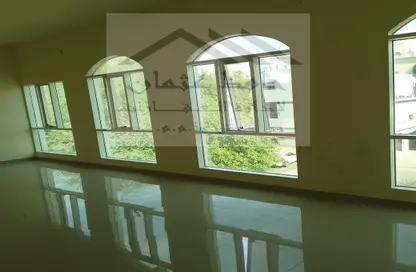 شقة - 3 غرف نوم - 5 حمامات للايجار في شارع المطار - أبوظبي
