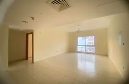 شقة - غرفة نوم - 2 حمامات للايجار في روز2 - حدائق الإمارات 1 - قرية الجميرا سركل - دبي
