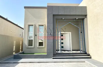 Outdoor Building image for: Villa - 3 Bedrooms - 3 Bathrooms for rent in Al Jazirah Al Hamra - Ras Al Khaimah, Image 1