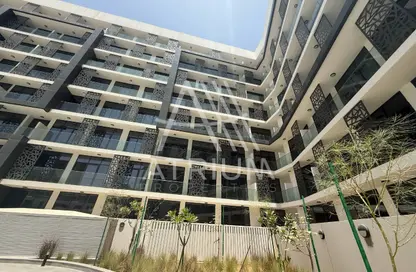 Apartment - 2 Bedrooms - 1 Bathroom for rent in The Gate - Masdar City - Abu Dhabi