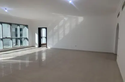 Apartment - 4 Bedrooms - 5 Bathrooms for rent in Al Ahlia tower - Al Khalidiya - Abu Dhabi
