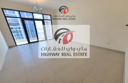 شقة - غرفة نوم - 2 حمامات للايجار في مبنى ن.س - الجداف - دبي