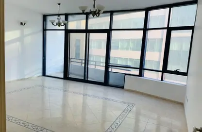 Empty Room image for: Apartment - 3 Bedrooms - 4 Bathrooms for rent in Al Majaz 3 - Al Majaz - Sharjah, Image 1