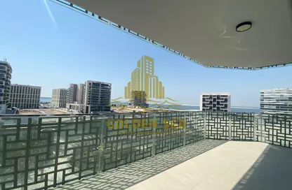 Apartment - 3 Bedrooms - 5 Bathrooms for rent in Al Dana - Al Raha Beach - Abu Dhabi