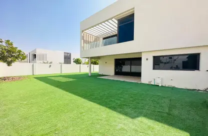 Villa - 5 Bedrooms - 6 Bathrooms for sale in West Yas - Yas Island - Abu Dhabi