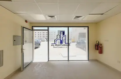 متجر - استوديو للايجار في طريق فاير ستاشن - مويلح - الشارقة