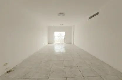 Apartment - 3 Bedrooms - 2 Bathrooms for rent in Al Wahda Building - Al Majaz 2 - Al Majaz - Sharjah
