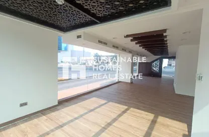 Retail - Studio - 2 Bathrooms for rent in Khalifa Street - Abu Dhabi