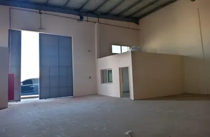Warehouse - Studio - 2 Bathrooms for rent in Umm Al Thuoob - Umm Al Quwain