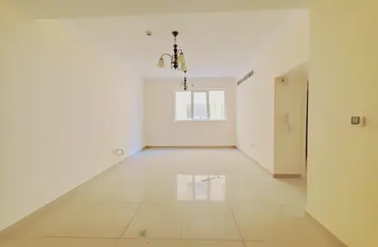 Empty Room image for: Apartment - 2 Bedrooms - 3 Bathrooms for rent in Muwaileh 3 Building - Muwaileh - Sharjah, Image 1