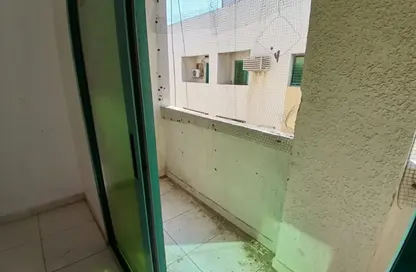 شقة - غرفة نوم - 1 حمام للايجار في بناء النباعة - النبعة - الشرق - الشارقة