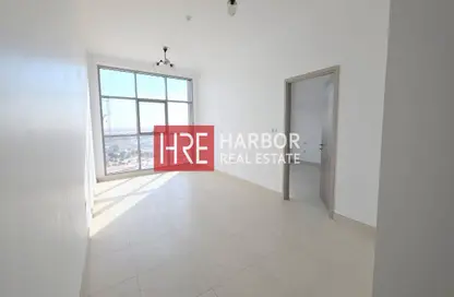 شقة - غرفة نوم - 2 حمامات للايجار في بناية جي ون - مجمع دبي ريزيدنس - دبي لاند - دبي