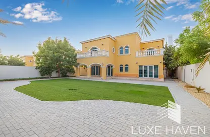 Outdoor House image for: Villa - 5 Bedrooms - 5 Bathrooms for rent in Legacy - Jumeirah Park - Dubai, Image 1