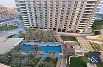 صورة لـ حوض سباحة شقة - 2 غرف نوم - 2 حمامات للايجار في مساكن المارينا 1 - مساكن المارينا - نخلة جميرا - دبي ، صورة رقم 1
